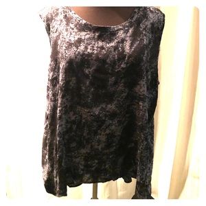 New without tags. Sleeveless high-low swing top